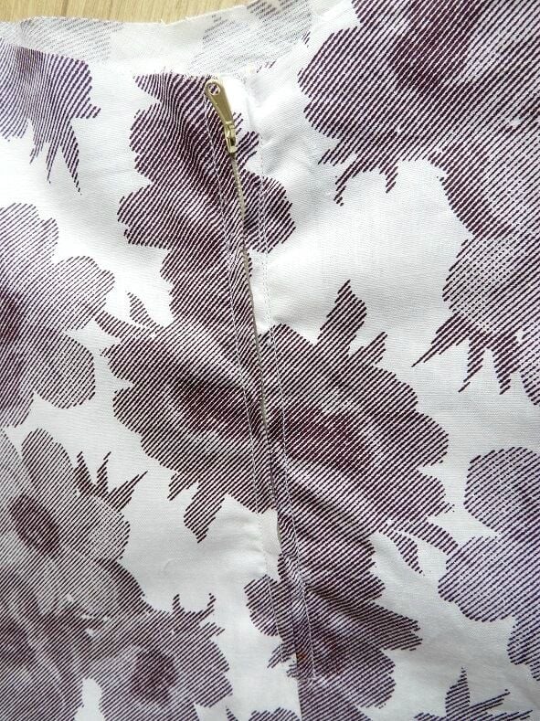 zipper inserted to the a-line skirt 