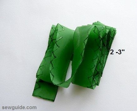 make loops with ribbon to make the christmas bow