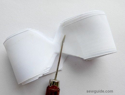 easy tie christmas bow - bring the cut off portion to the middle