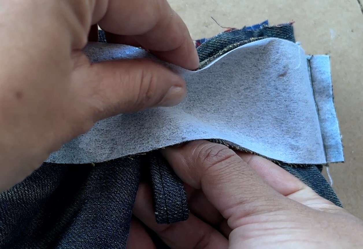 keep belt loop between the belt and the bag