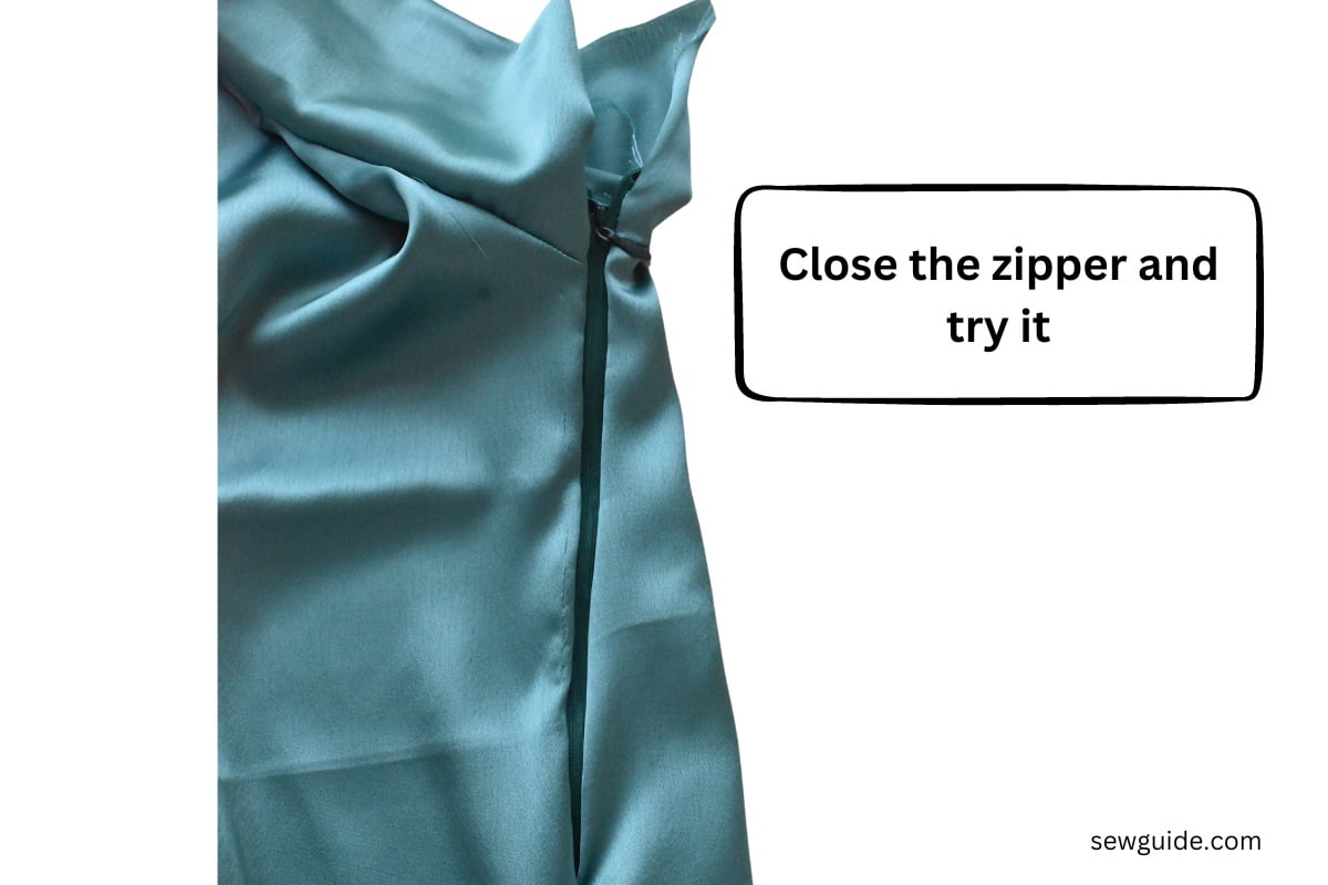 close the zipper and try it