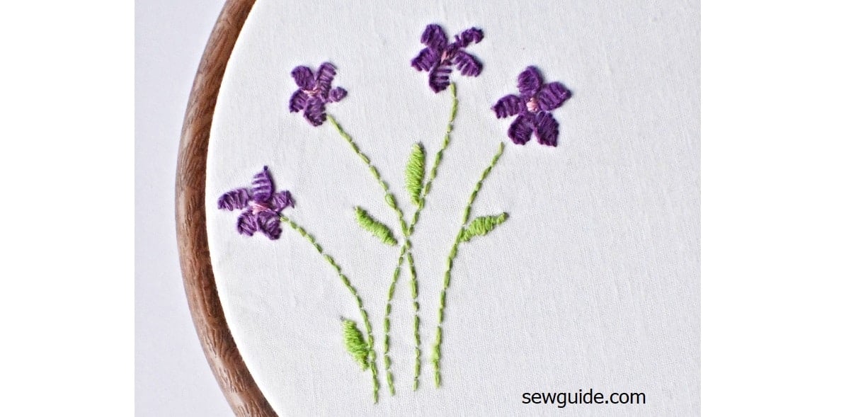 blanket stitches fill the petals of these flowers