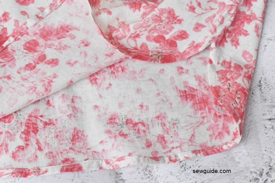 curved hem of the gathered neckline top