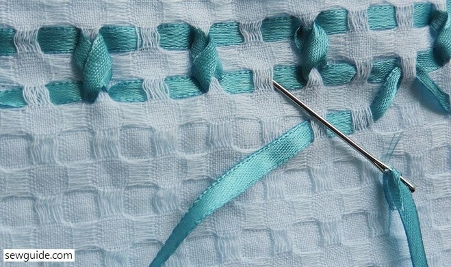 make woven embroidery on the fabric weave with the huckaback embroidery