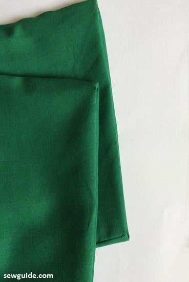 hem the leg bottom edge