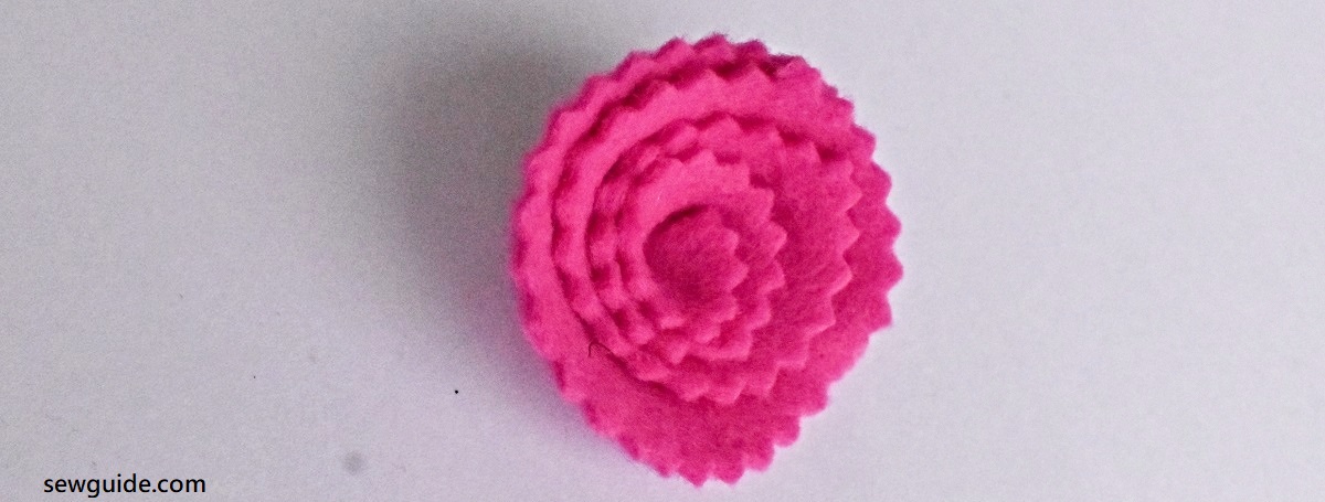 Twirl the felt in the shape of flower