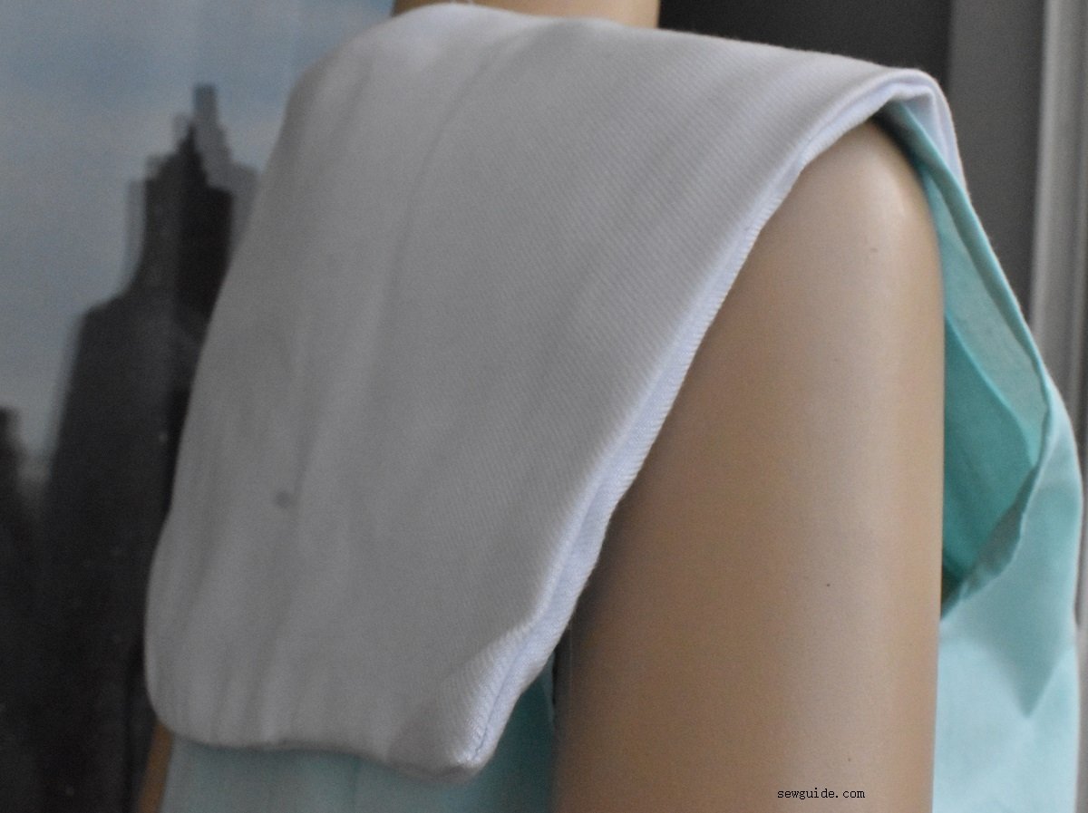 sailor collar flap back view