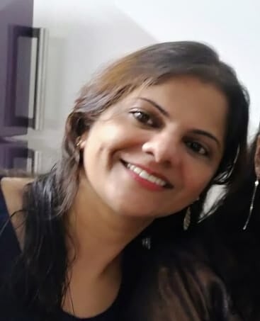 Sarina, author of all sewing, fashion designing articles