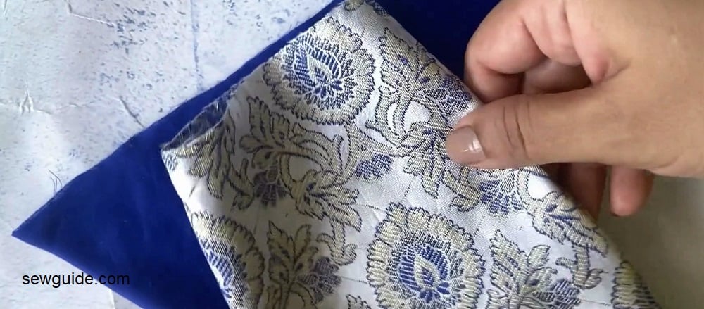 keep the sleeve edge and cuff together