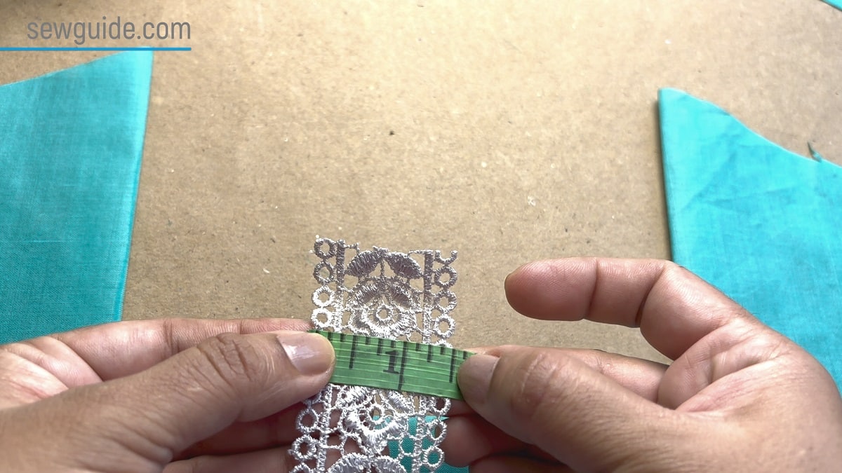 measure the width of the trim