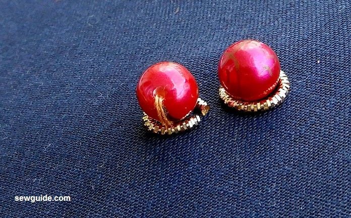 bead sorrounding the zardosi thread